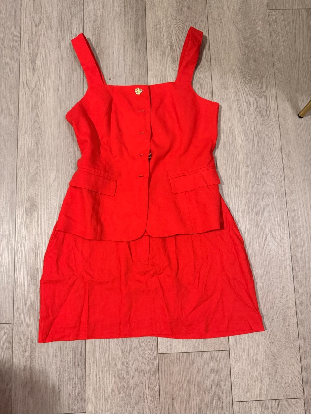 Red sleeveless women two pieces skirt set